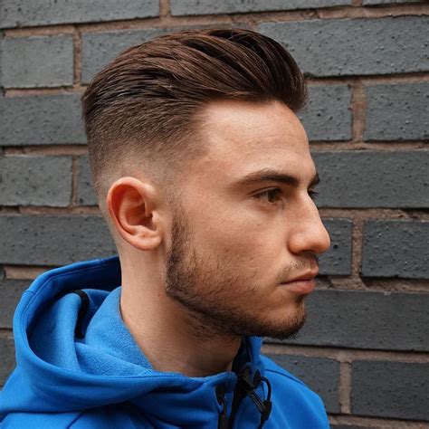 Coiffure ébouriffée pour homme